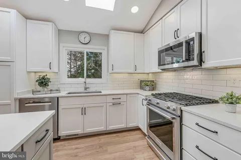 $825,000 | 3919 Bokel Drive, Chantilly, VA 20151