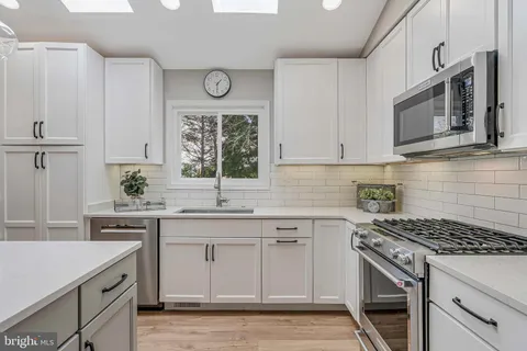 $825,000 | 3919 Bokel Drive, Chantilly, VA 20151