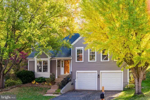 $825,000 | 3919 Bokel Drive, Chantilly, VA 20151