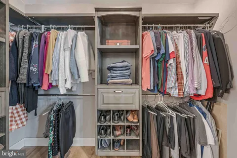 $825,000 | 3919 Bokel Drive, Chantilly, VA 20151