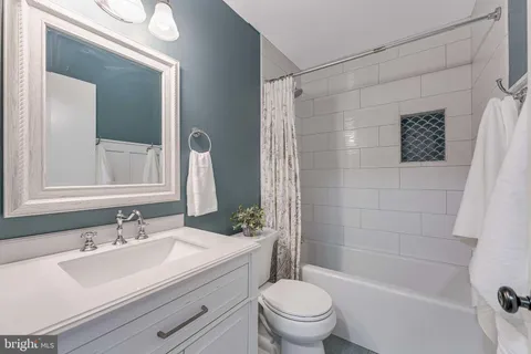 $825,000 | 3919 Bokel Drive, Chantilly, VA 20151