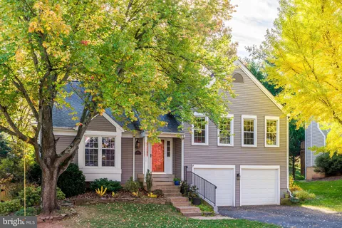 $825,000 | 3919 Bokel Drive, Chantilly, VA 20151