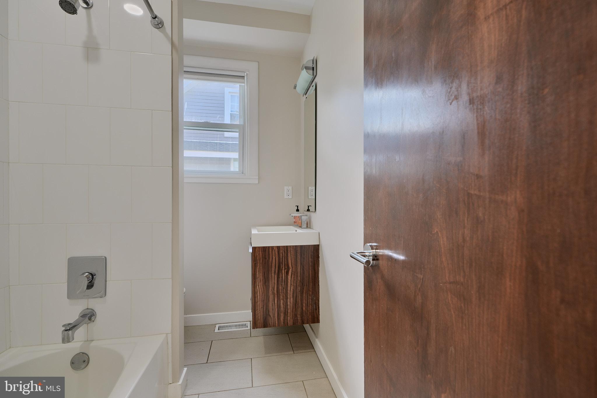 606 Murdock Road Baltimore, MD 21212 - Photo 29 of 60 Main Level Primary Bath