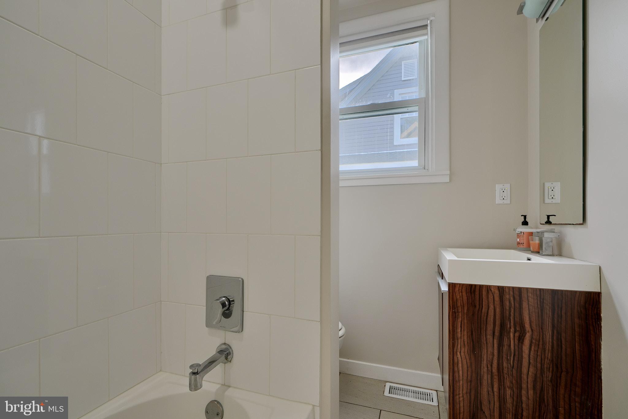 606 Murdock Road Baltimore, MD 21212 - Photo 30 of 60 Main Level Primary Bath