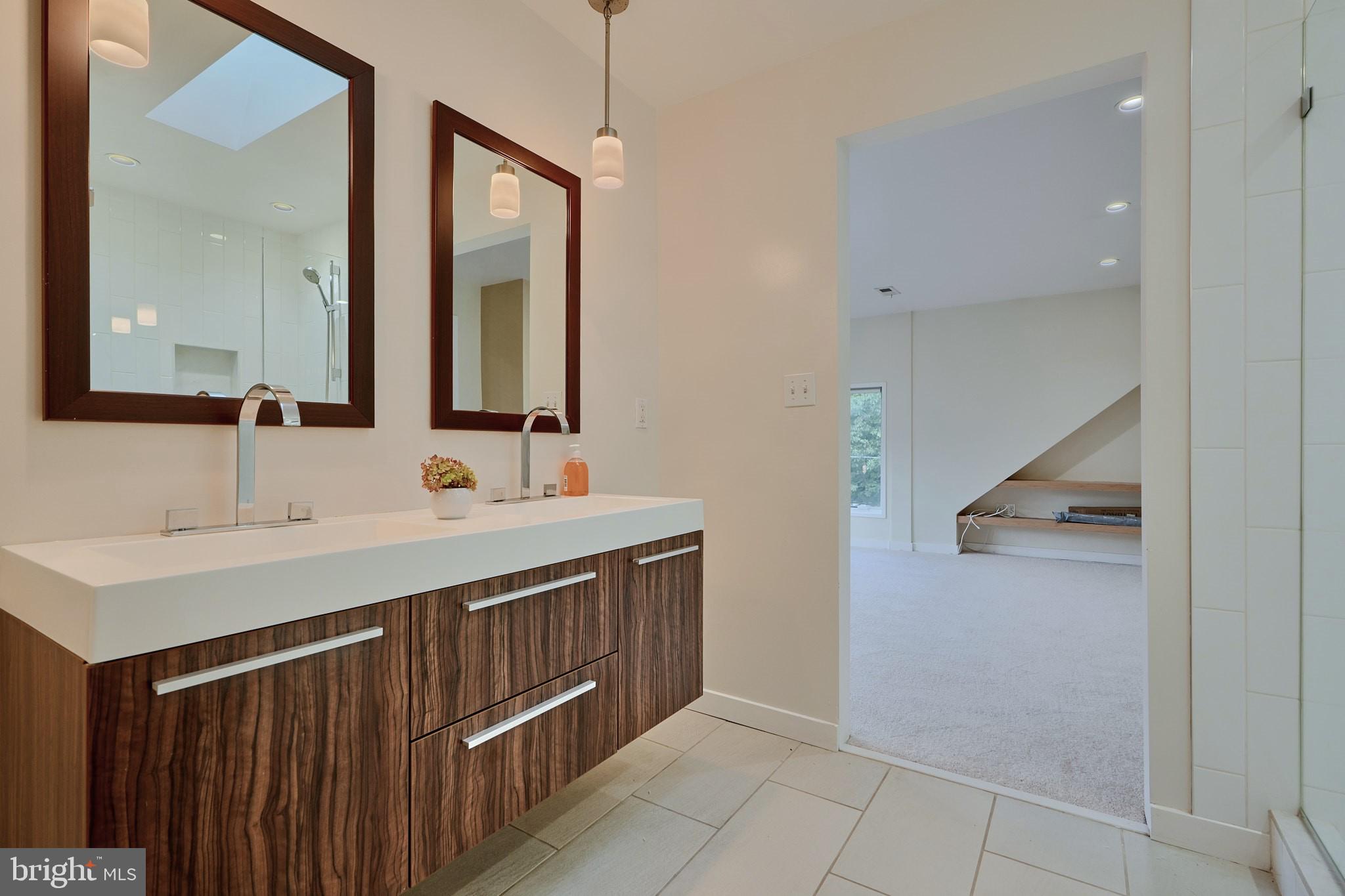 606 Murdock Road Baltimore, MD 21212 - Photo 36 of 60 Upper Level Primary Bath