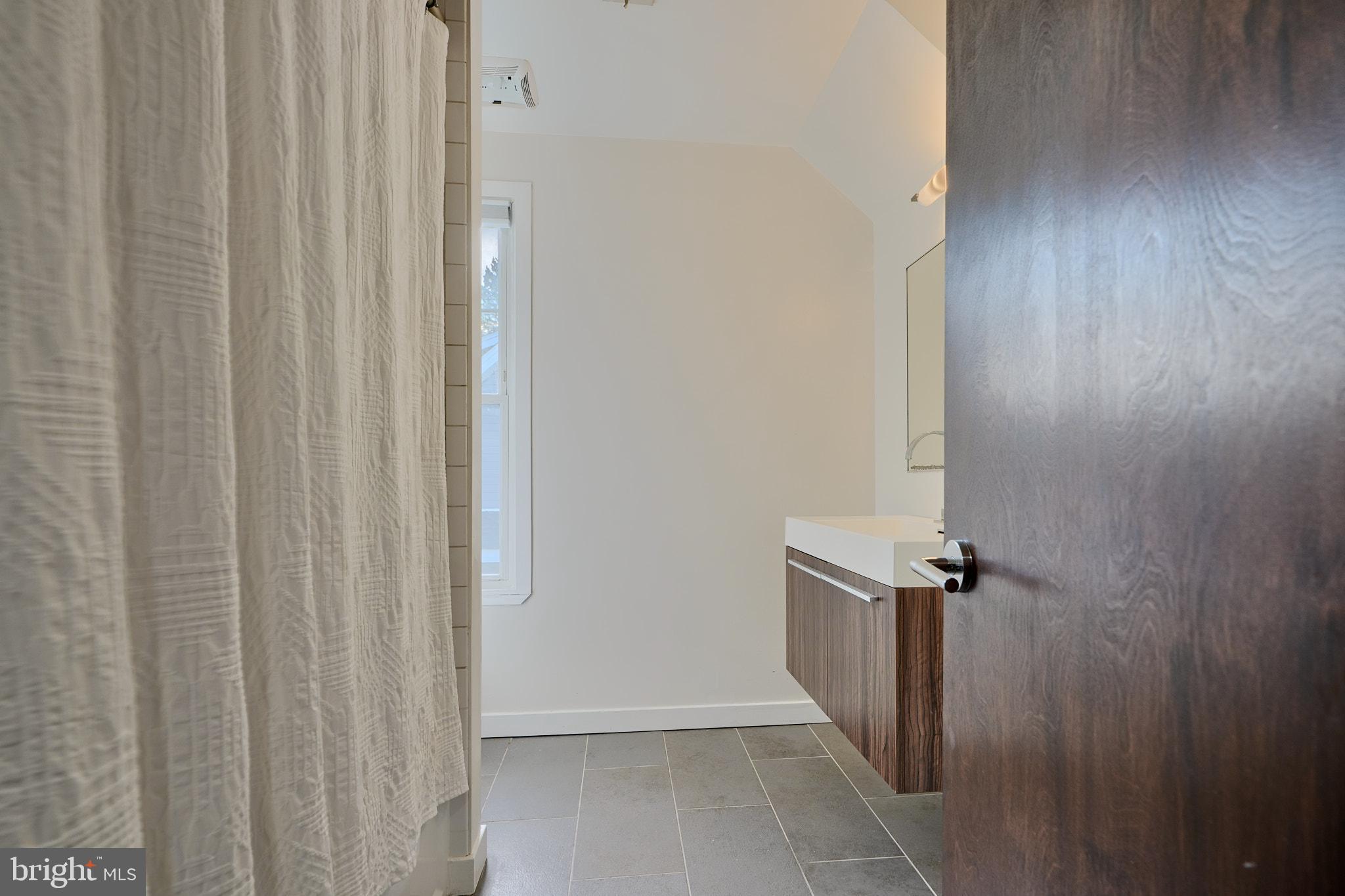 606 Murdock Road Baltimore, MD 21212 - Photo 43 of 60 Upper Level Hall Bath