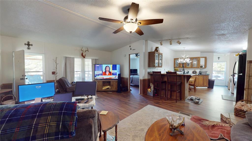 670 Arbin Culpepper Road Jonesboro, LA 71251 - Photo 3 of 17 a living room with furniture