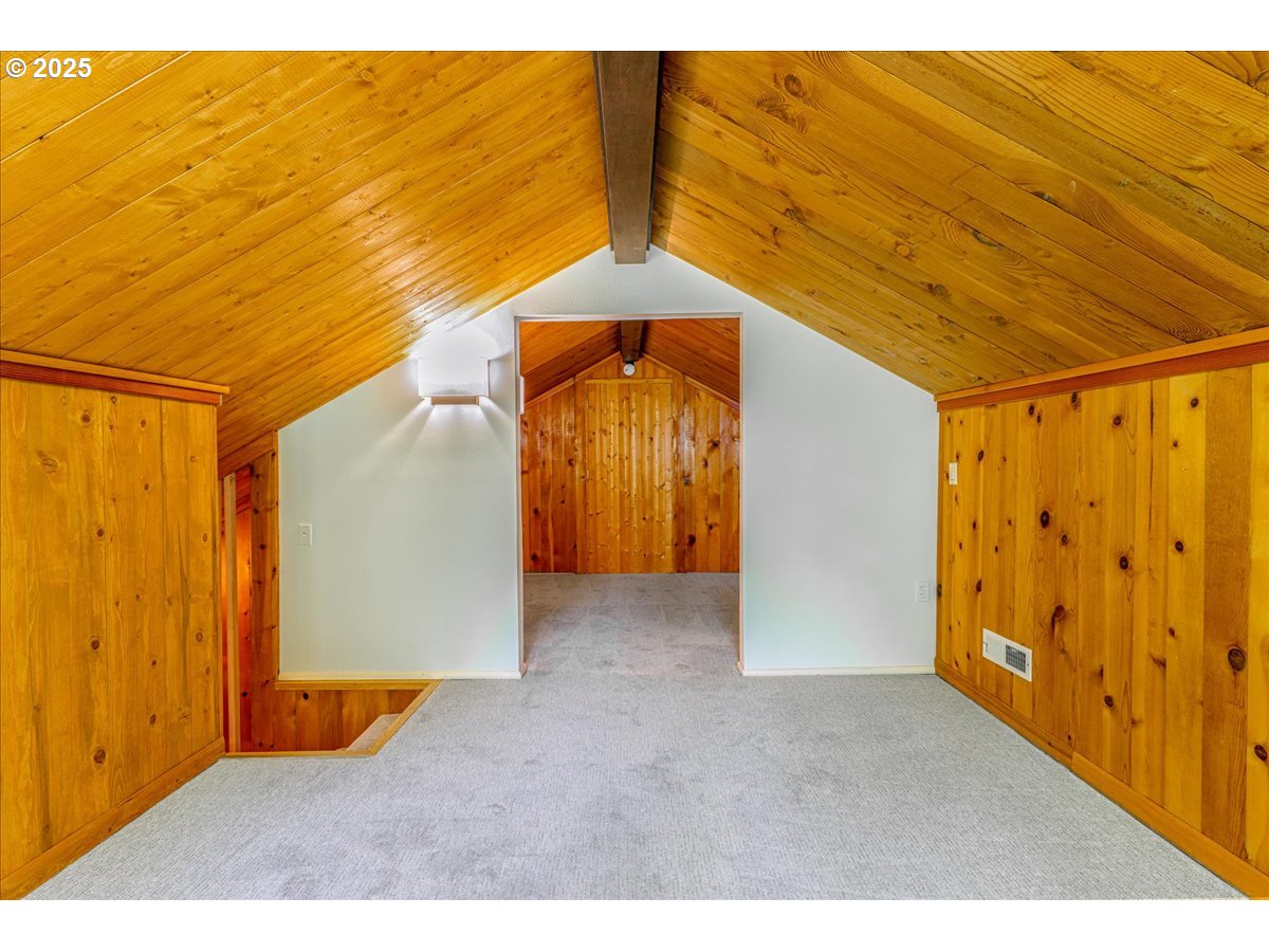 589 Ridgeway Road Lake Oswego, OR 97034 - Photo 26 of 41 Gallery Image 26