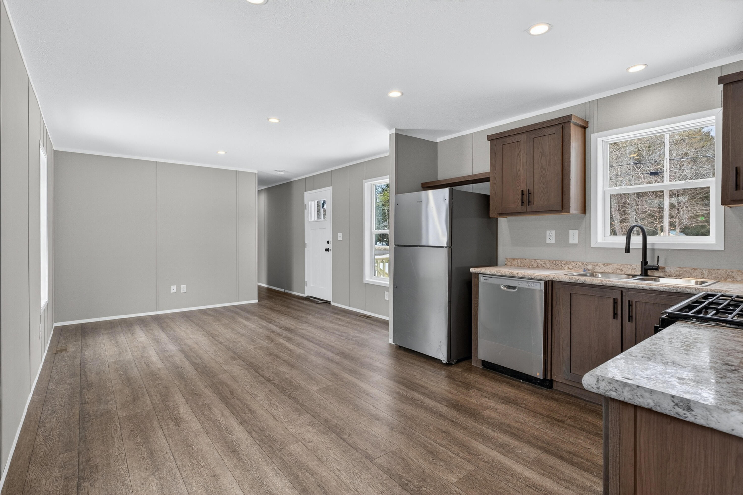 83 Governor Goodwin Road North Berwick, ME 03906 - Photo 6 of 31 Kitchen/Living