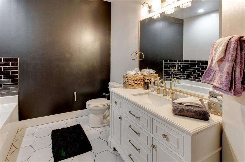 870 Mayson Turner Road Northwest, Unit 1102 Atlanta, GA 30314 - Photo 17 of 27 a bathroom with a sink and a mirror