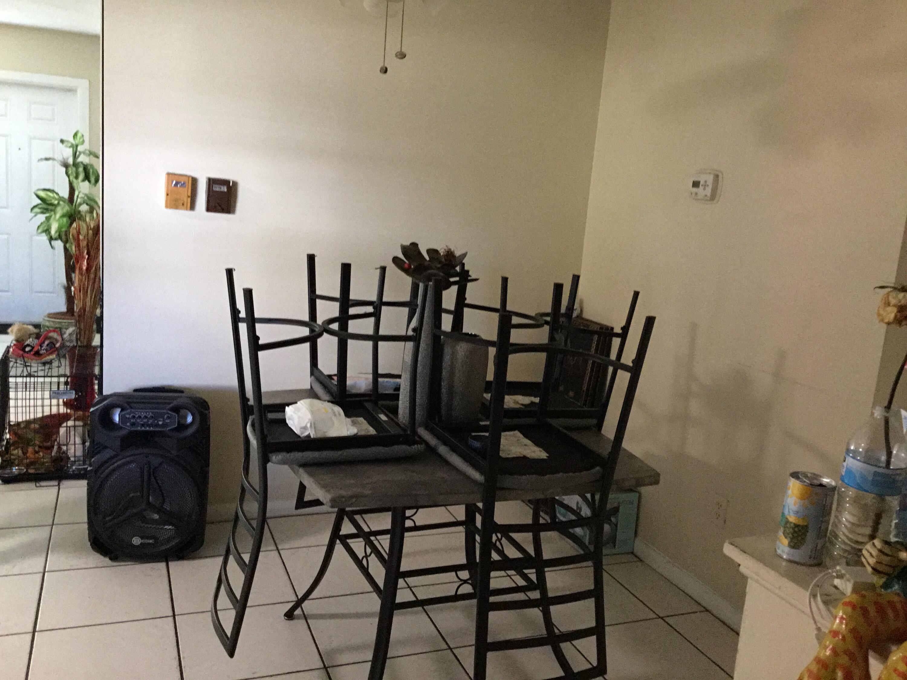 600 West 36th Street Riviera Beach, FL 33404 - Photo 3 of 9 Dining room