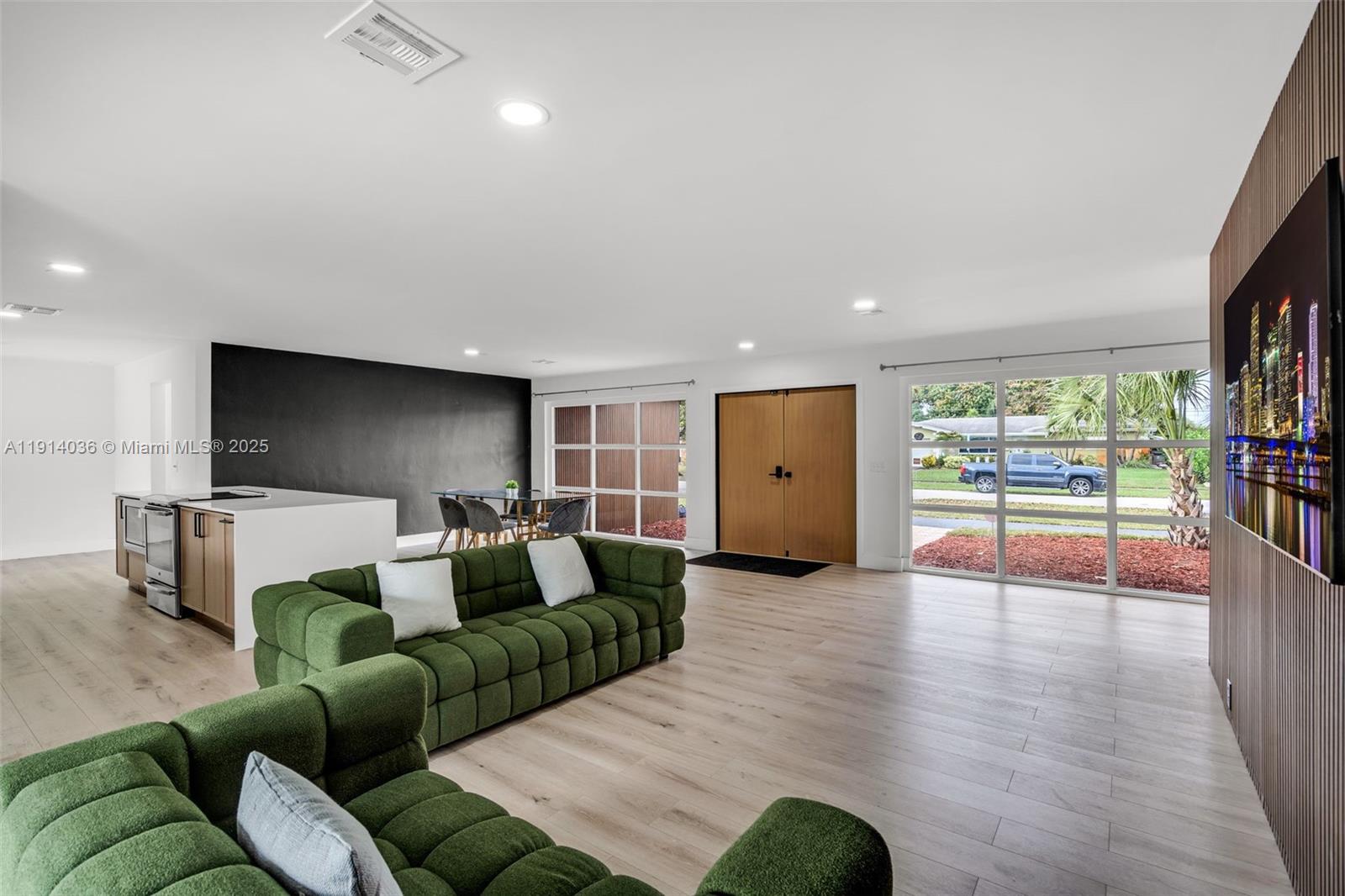 5230 Tyler Street Hollywood, FL 33021 - Photo 6 of 37 Gallery Image 6