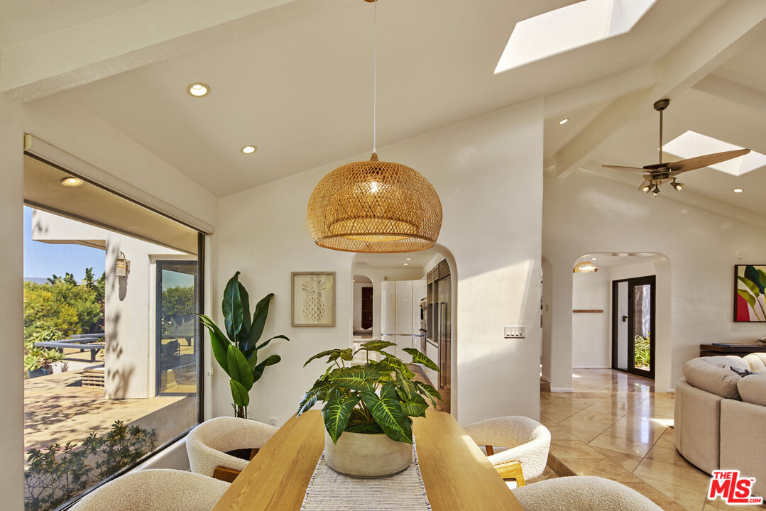 29417 Bluewater Road Malibu, CA 90265 - Photo 10 of 34