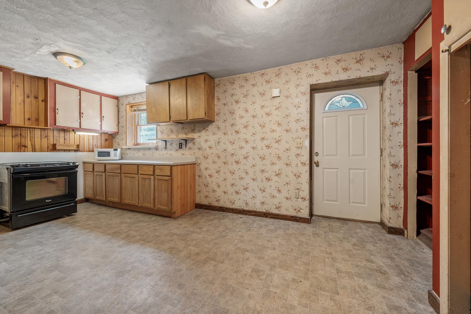 W5643 Main Street Nichols, WI 54152 - Photo 10 of 26