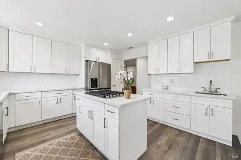 $875,000 | 815 Whitney Way, Petaluma, CA 94954