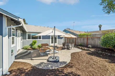 $875,000 | 815 Whitney Way, Petaluma, CA 94954