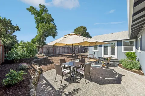 $875,000 | 815 Whitney Way, Petaluma, CA 94954