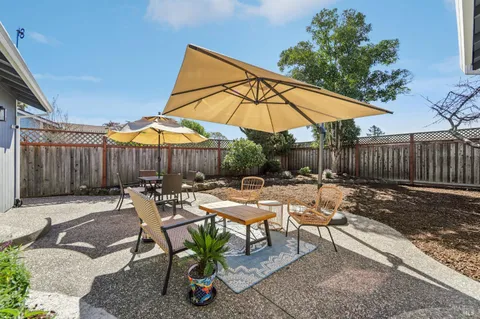 $875,000 | 815 Whitney Way, Petaluma, CA 94954