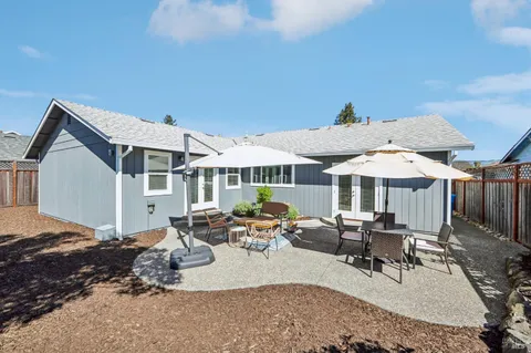 $875,000 | 815 Whitney Way, Petaluma, CA 94954