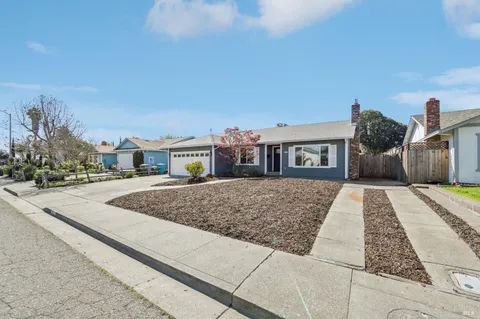 $875,000 | 815 Whitney Way, Petaluma, CA 94954