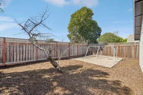 $875,000 | 815 Whitney Way, Petaluma, CA 94954