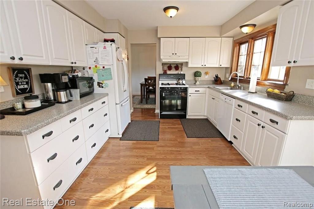 1345 East Fairview Lane Rochester Hills, MI 48306 - Photo 17 of 58