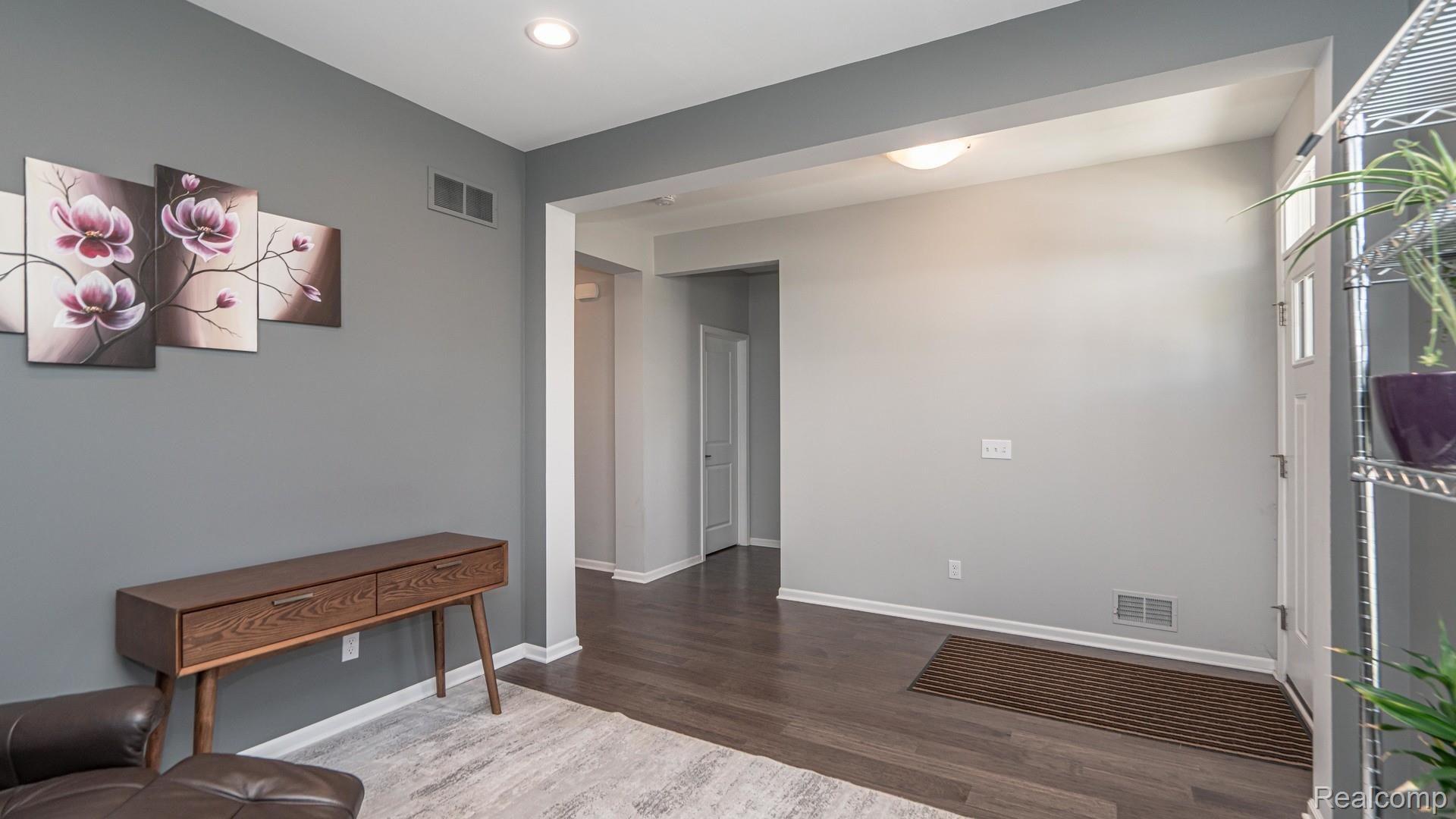 2560 Massoit Road Royal Oak, MI 48073 - Photo 13 of 65 016_104.jpg