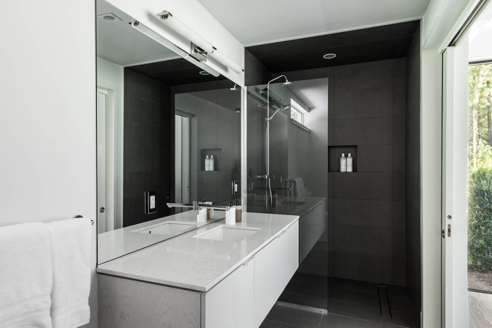 189 Swamp Road East Hampton, NY 11937 - Photo 16 of 25 Gallery Image 16