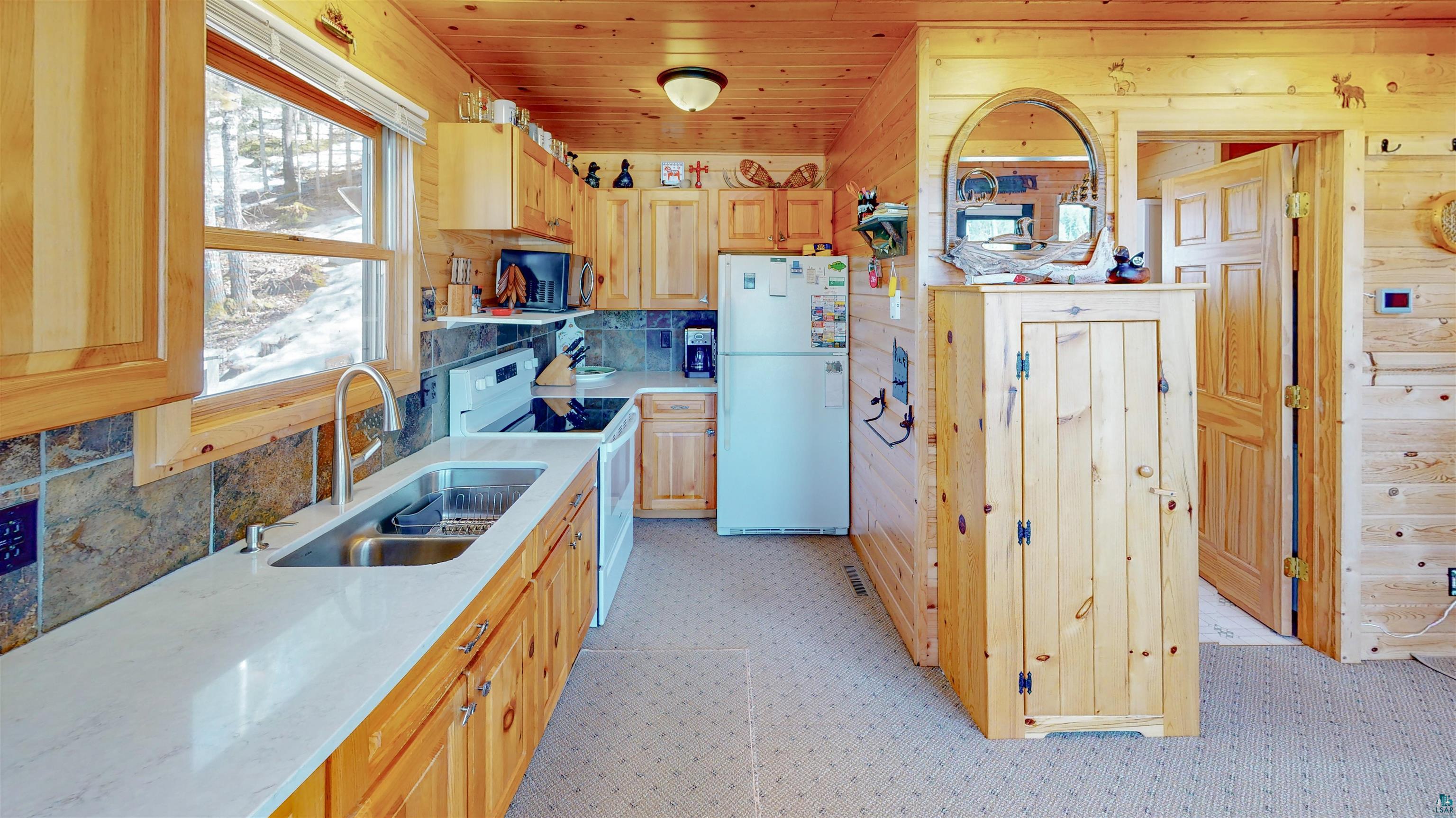 41 East Bearskin Road Grand Marais, MN 55604 - Photo 4 of 32