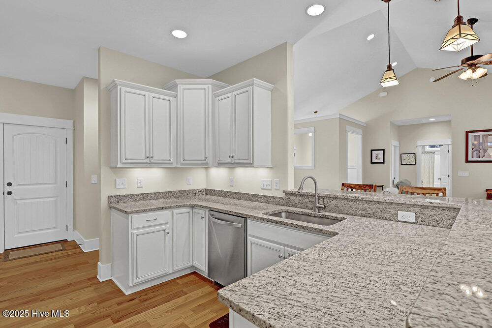 802 Sarah Lane Hampstead, NC 28443 - Photo 11 of 60 Kitchen