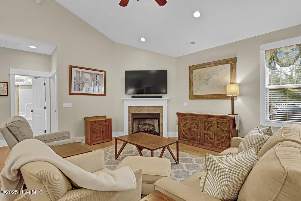 802 Sarah Lane Hampstead, NC 28443 - Photo 5 of 60 Living Rom