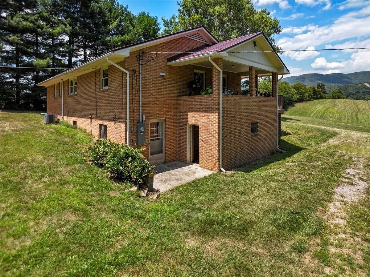214 Old Stage Road Pembroke, VA 24136 - Photo 44 of 58 Gallery Image 44