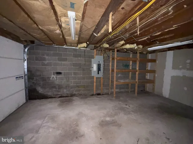 a view of walk in closet