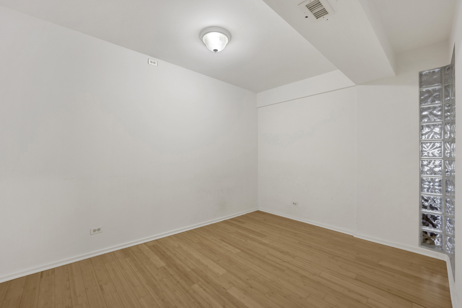 40 East 9th Street, Unit 609 Chicago, IL 60605 - Photo 13 of 37 a view of empty room with wooden floor