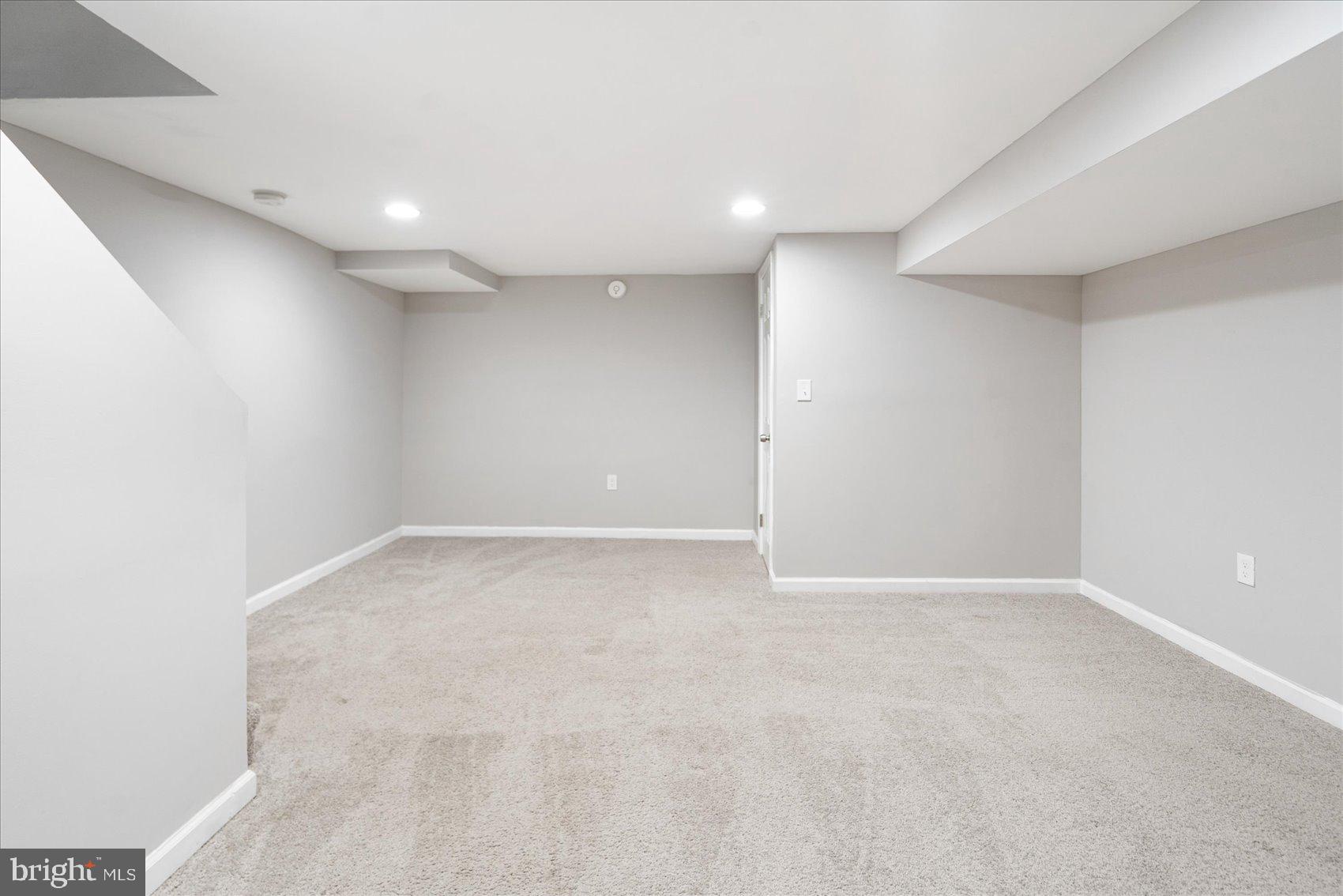 706 Norris Lane Baltimore, MD 21221 - Photo 22 of 36 an empty room with a workbench