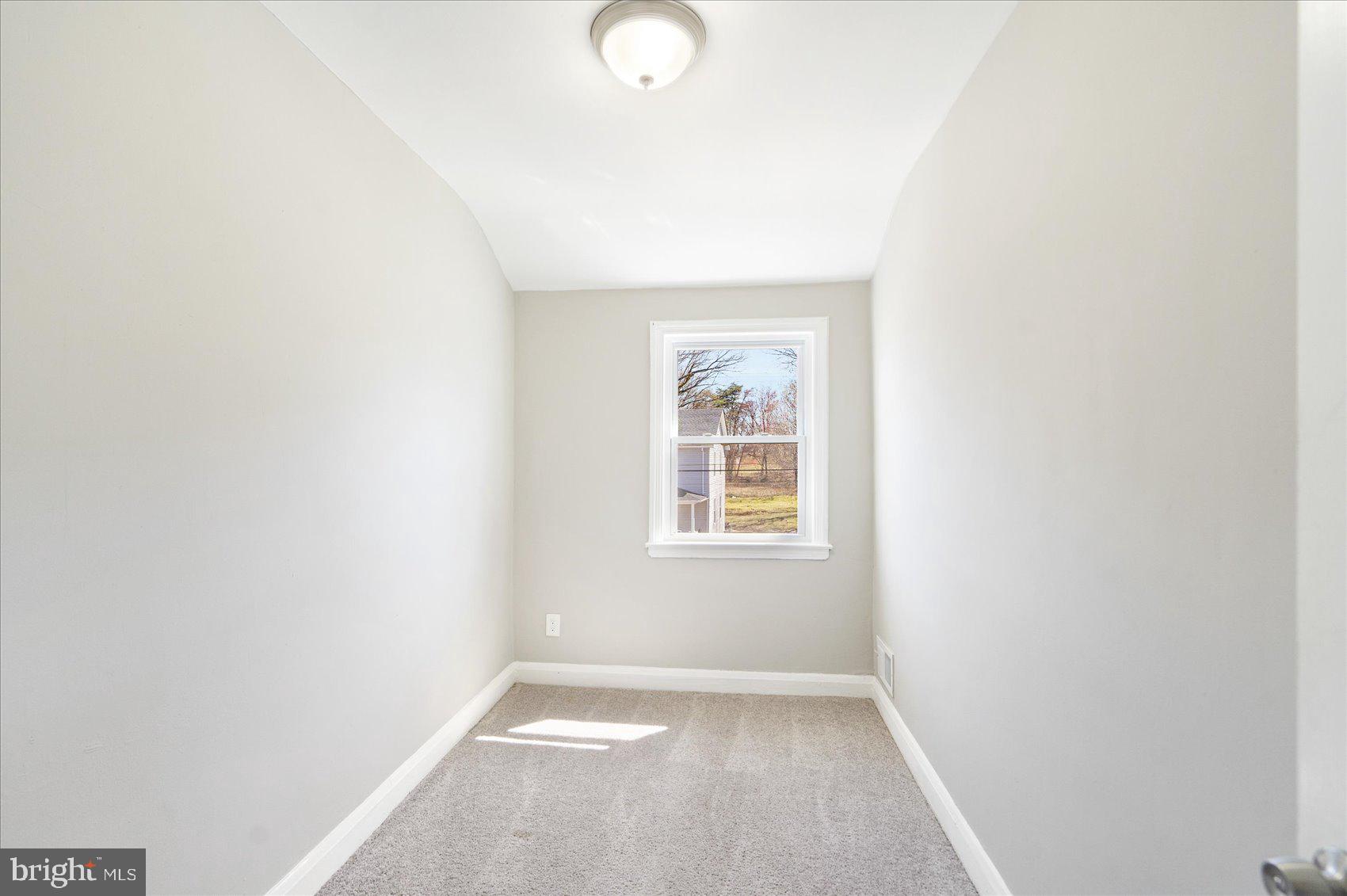 706 Norris Lane Baltimore, MD 21221 - Photo 28 of 36 an empty room with windows