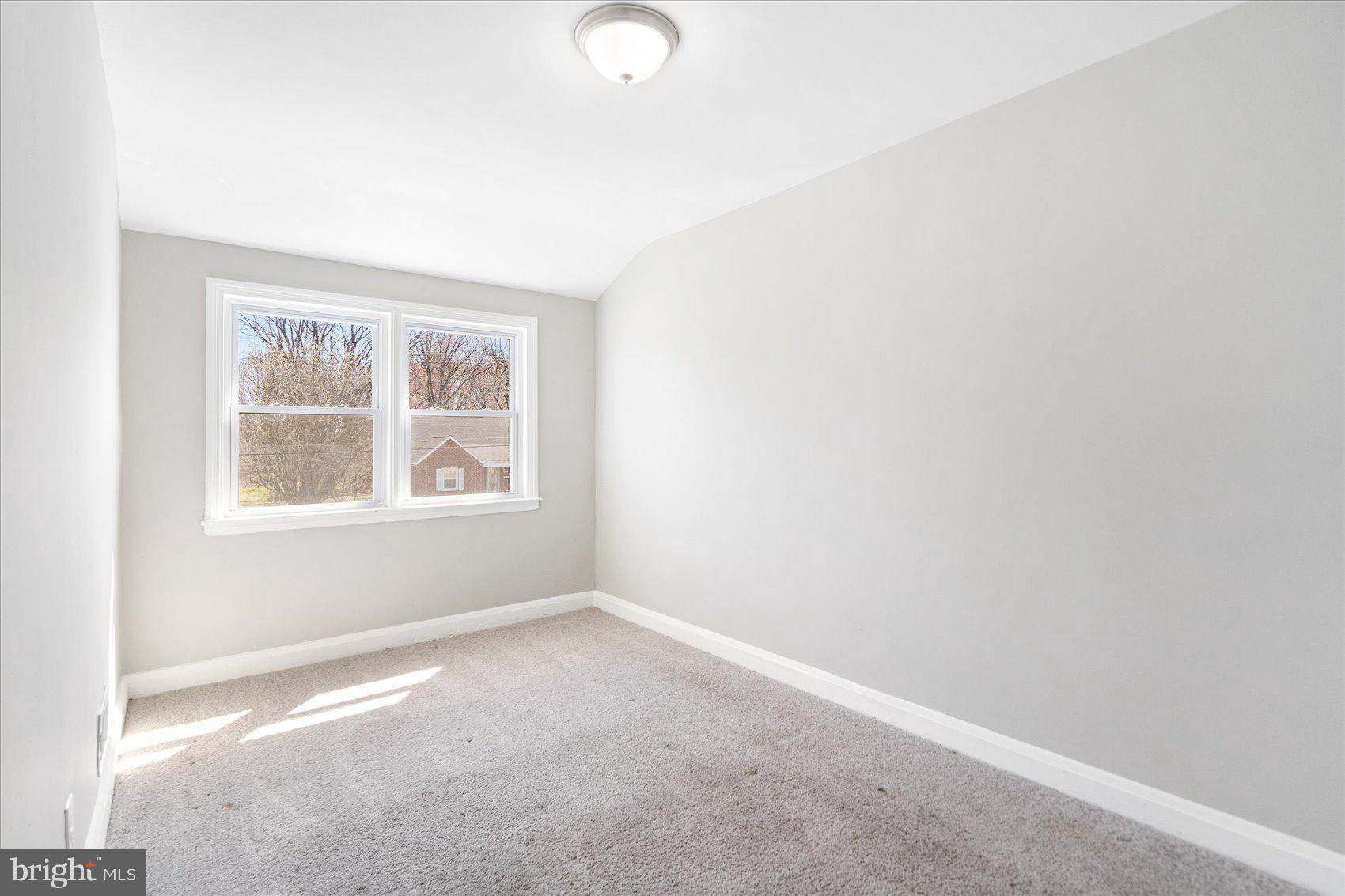 706 Norris Lane Baltimore, MD 21221 - Photo 30 of 36 an empty room with windows