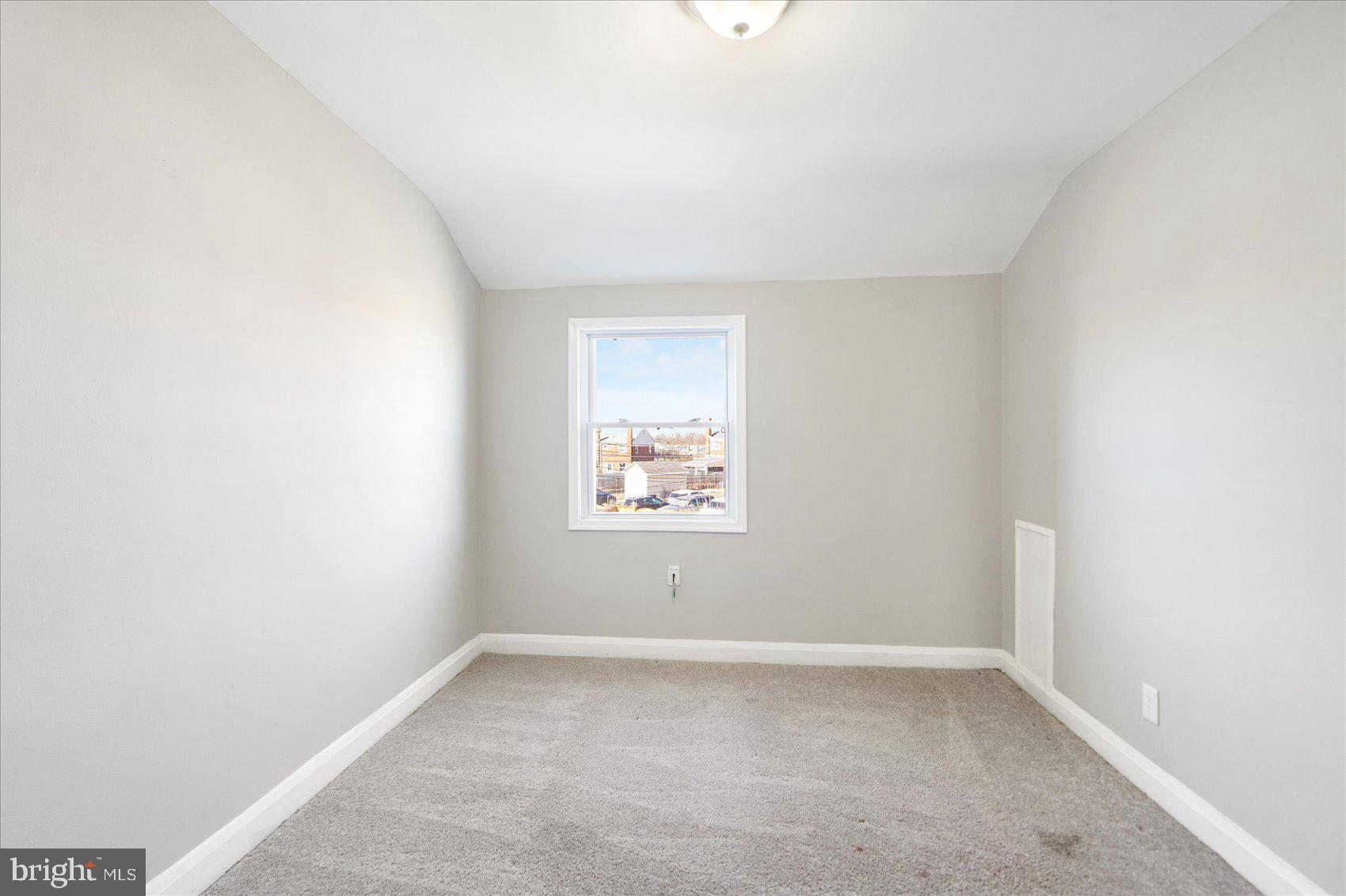 706 Norris Lane Baltimore, MD 21221 - Photo 34 of 36 an empty room with a window