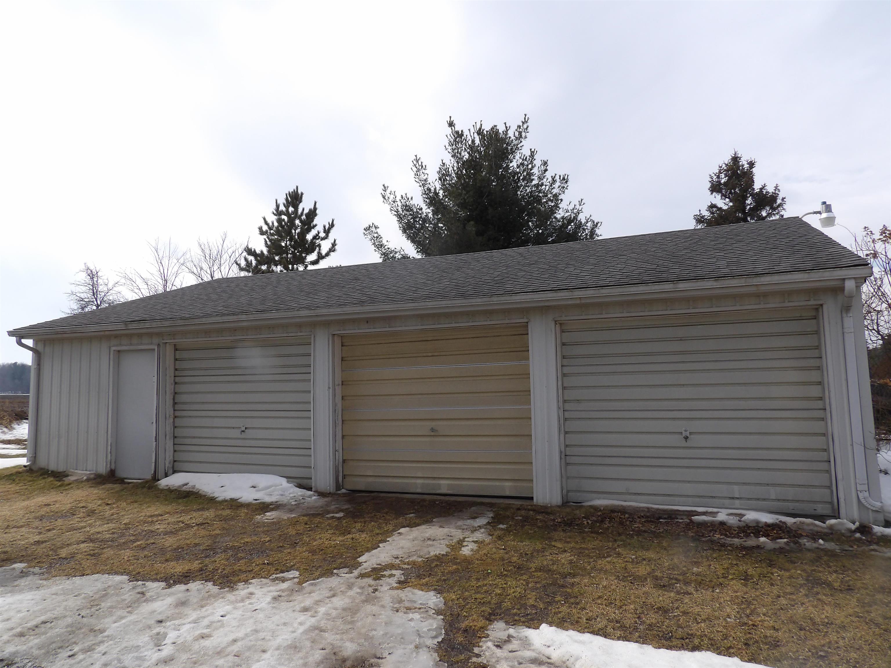 7890 Townline Road Bridgeport, MI 48722 - Photo 4 of 15 Gallery Image 4