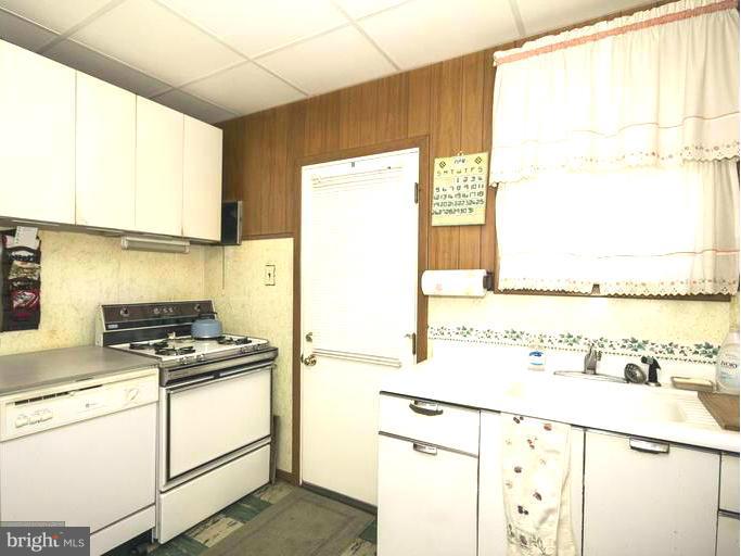 2923 Ritchie Avenue Baltimore, MD 21219 - Photo 6 of 14 Kitchen