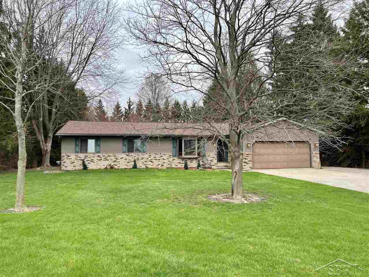10070 Frost Road Freeland, MI 48623 - Photo 2 of 23 50071882-1.JPG