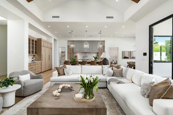 $6,818,000 | 6302 East Calle Del Norte, Scottsdale, AZ 85251