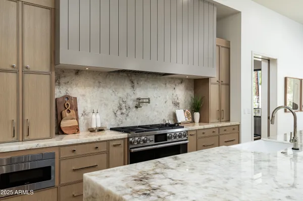 $6,818,000 | 6302 East Calle Del Norte, Scottsdale, AZ 85251