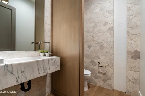 $7,150,000 | 6302 East Calle Del Norte, Scottsdale, AZ 85251