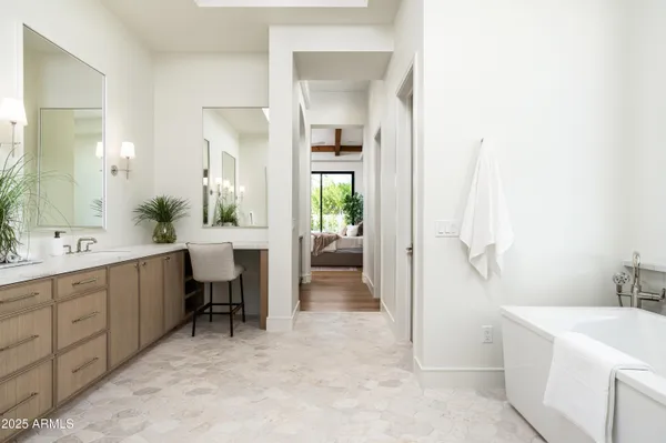 $6,818,000 | 6302 East Calle Del Norte, Scottsdale, AZ 85251