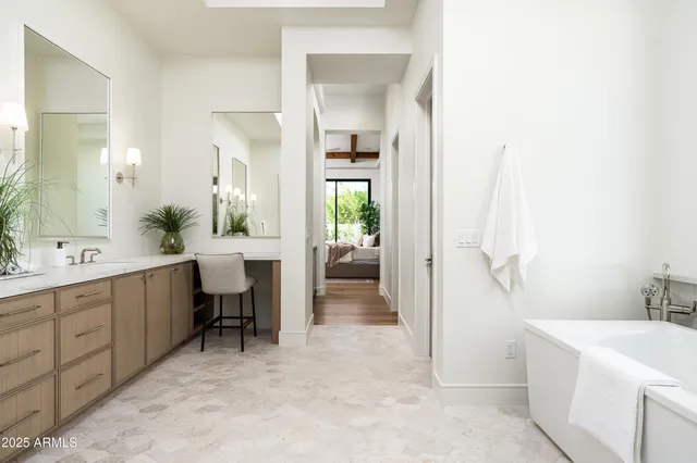 $7,150,000 | 6302 East Calle Del Norte, Scottsdale, AZ 85251