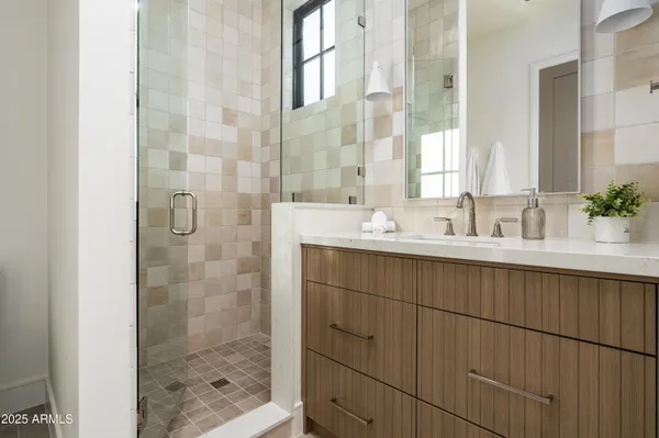 $6,818,000 | 6302 East Calle Del Norte, Scottsdale, AZ 85251