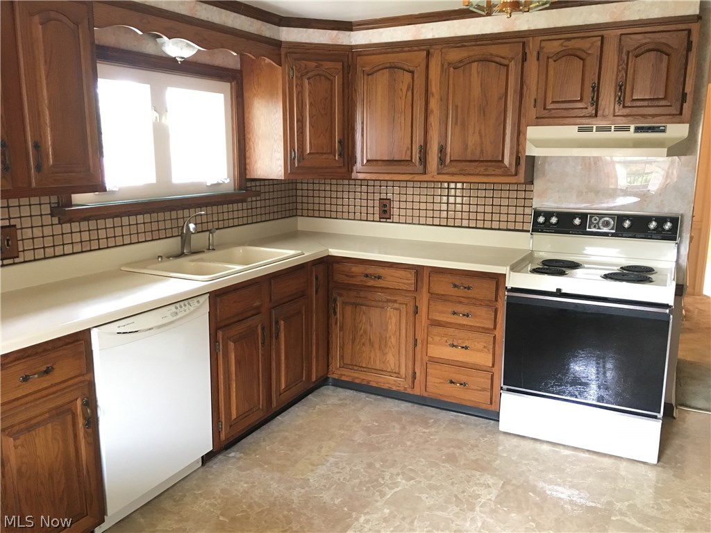 2601 Ridgedale Avenue Northwest Canton, OH 44708 - Photo 7 of 24 Plenty of kitchen cabinet storage.