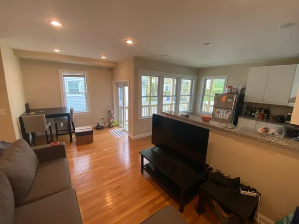 $3,950 | 739 Somerville Avenue, Unit 1, Somerville, MA 02143