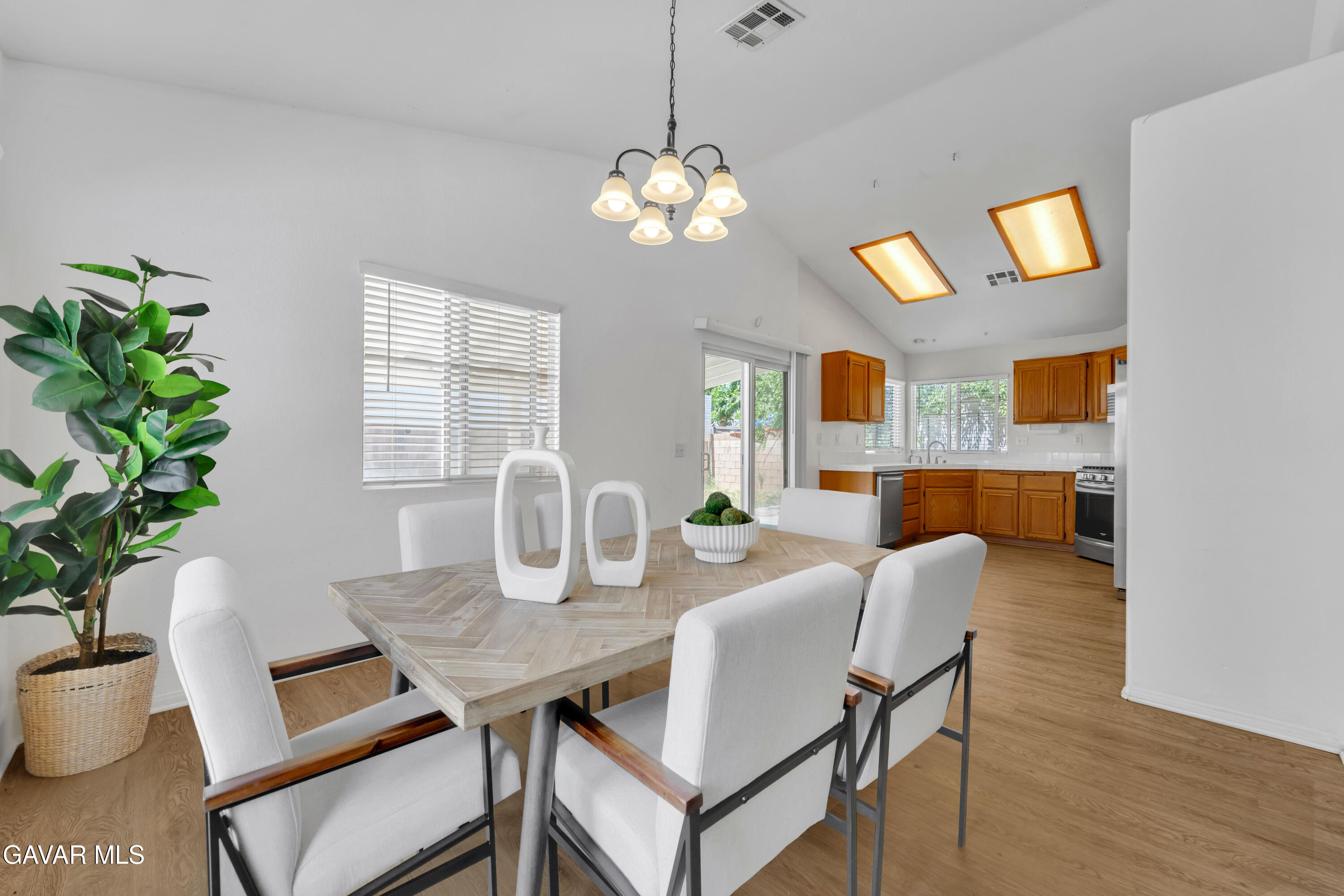 43915 Glenraven Road Lancaster, CA 93535 - Photo 7 of 28 DSC08483